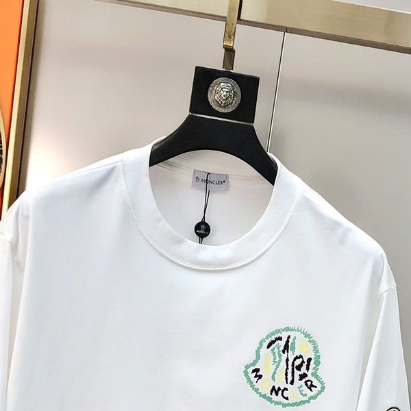 絶対欲しい！モンクレール 刺繍ロゴ Tシャツ 偽物 ★ブラック&ホワイト moe32910